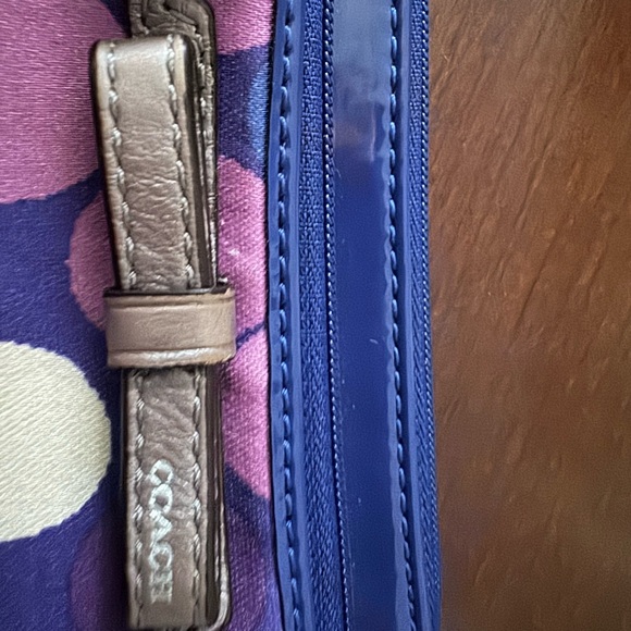 Coach wristlet - Picture 2 of 6